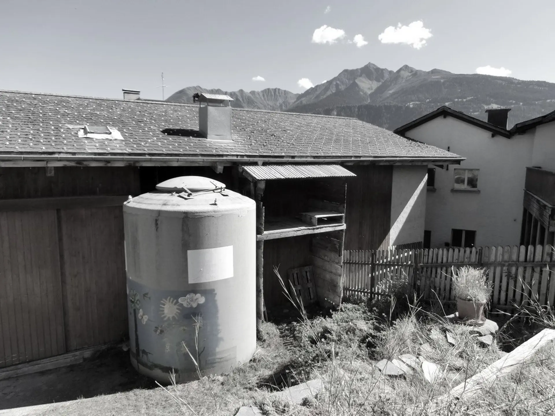 16_Sanierung und Umbau Wohnhaus Canossa mit Stall_Via principala Laax_vorher